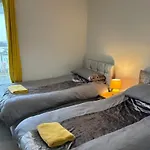 Unique, Large 2 Bedroom Flat Карлайл