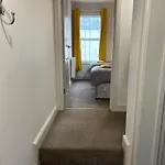 Апартаменты Unique, Large 2 Bedroom Flat Карлайл