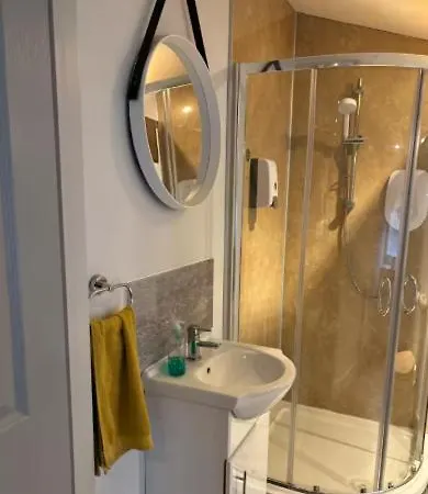 Unique, Large 2 Bedroom Flat *