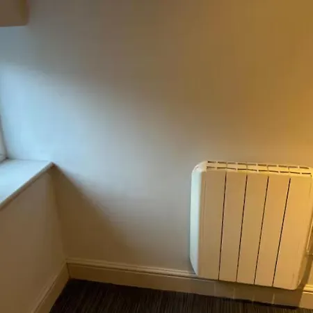 Unique, Large 2 Bedroom Flat דירה *