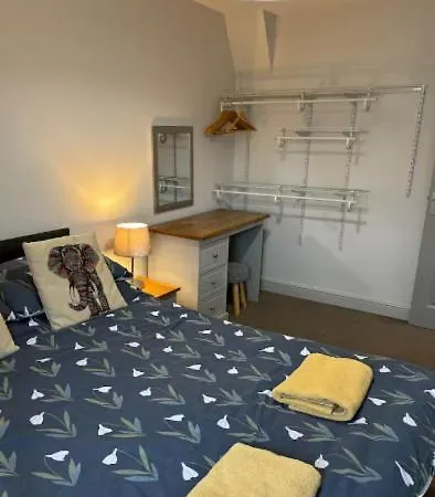 Апартаменты Unique, Large 2 Bedroom Flat *