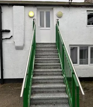 Unique, Large 2 Bedroom Flat 칼라일