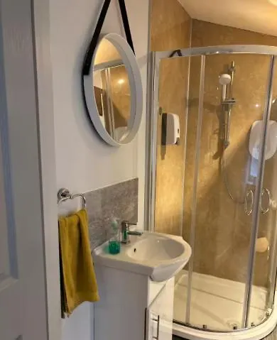 Unique, Large 2 Bedroom Flat *