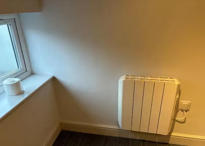 Unique, Large 2 Bedroom Flat דירה *