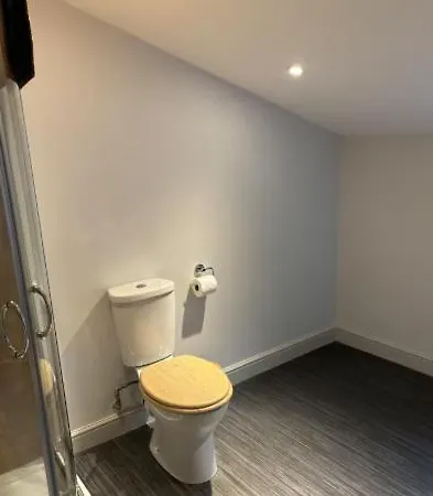 Unique, Large 2 Bedroom Flat 아파트 *
