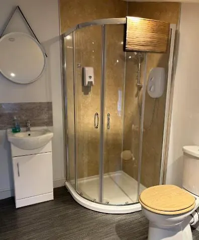 Unique, Large 2 Bedroom Flat *