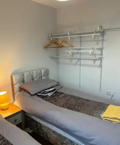 Unique, Large 2 Bedroom Flat カーライル