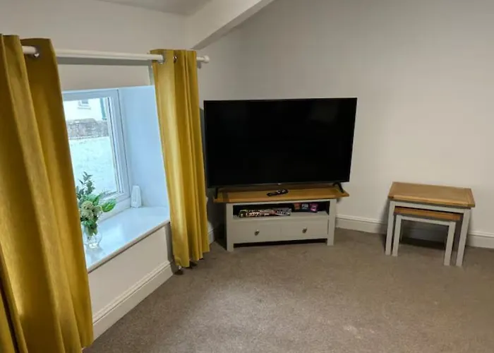 Unique, Large 2 Bedroom Flat アパート *